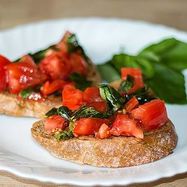 Рецепт Итальянской брускетты с базиликом и помидорами