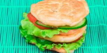 белковый бургер с овощами