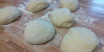 булочки для бургеров и капустный салат