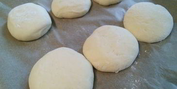 булочки для бургеров и капустный салат