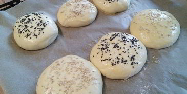 булочки для бургеров и капустный салат