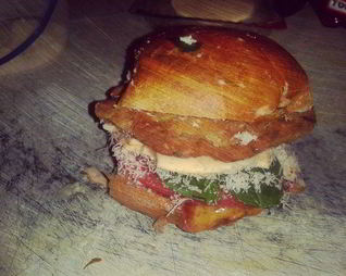 Бургер с куриной котлетой