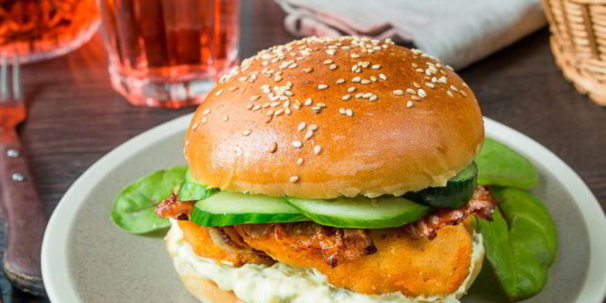 Рецепт бургера с куриным филе и беконом