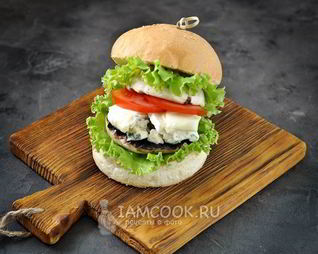 Бургер с портобелло и голубым сыром