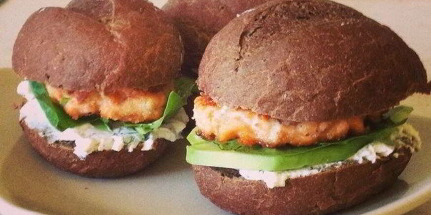 Рецепт бургера с семгой и авокадо