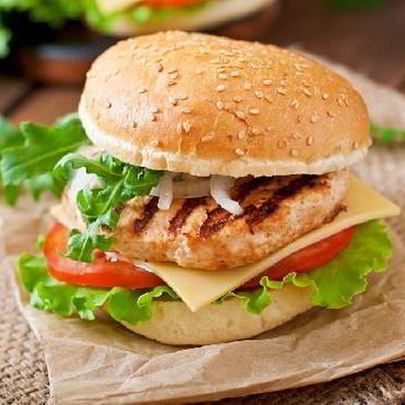 Бургер с сыром и курицей