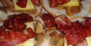 бургеры с беконом и грибами
