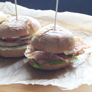 Рецепт Бургеров с курицей и беконом