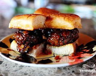 Бургеры с мясом, виски и халапеньо