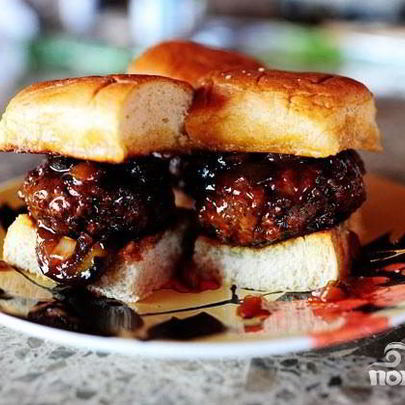 Бургеры с мясом, виски и халапеньо