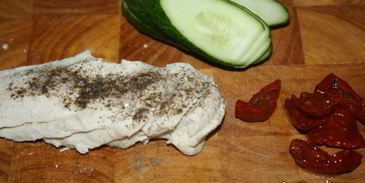 бургеры с отварным куриным филе и вялеными томатами