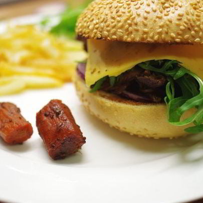 Бургеры с тушеным мясом