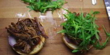 бургеры с тушеным мясом