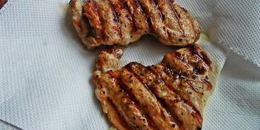 двойной чикен-бургер на ржаной чиабатте