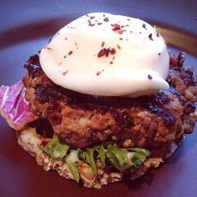 Фит бургер с яйцом пашот