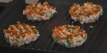 рыбный гамбургер с манго-майонезом