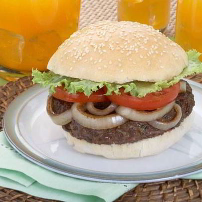 Сочный гамбургер с луком