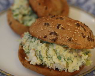 Бутерброд с раками и маскарпоне