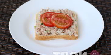 бутерброд с тунцом