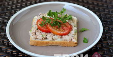 бутерброд с тунцом