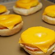 Рецепт Бутербродов с ананасом и сыром