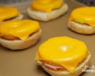 Бутерброды с ананасом и сыром