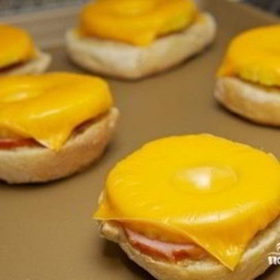 Бутерброды с ананасом и сыром