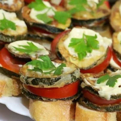 Бутерброды с кабачками и помидорами