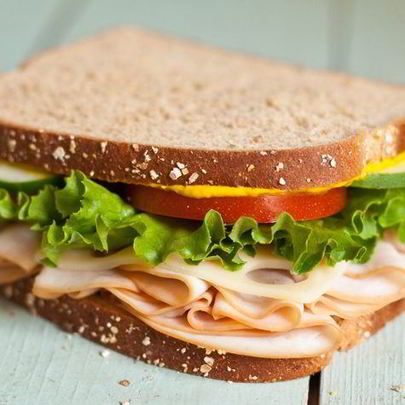 Бутерброды с колбасой на праздничный стол