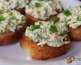 Бутерброды с консервированным лососем