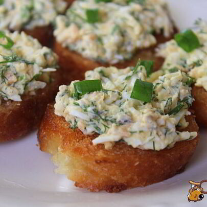 Бутерброды с консервированным лососем