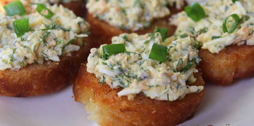 Рецепт бутербродов с консервированным лососем