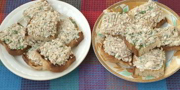 бутерброды с сардинами и плавленым сыром