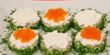 бутерброды с семгой и красной икрой