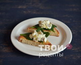 Бутерброды со шпинатом и яичным салатом