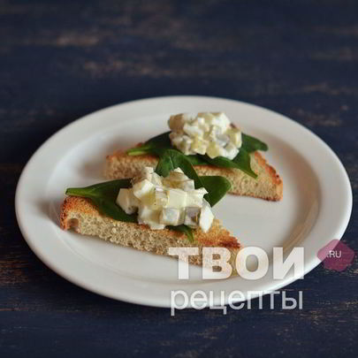 Бутерброды со шпинатом и яичным салатом