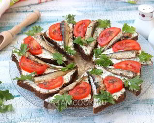 Бутерброды со шпротами и творожным сыром