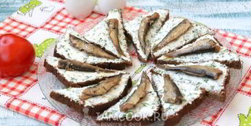 бутерброды со шпротами и творожным сыром