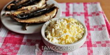 бутерброды со шпротами с черным хлебом