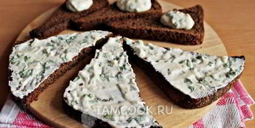 бутерброды со шпротами с черным хлебом