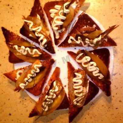 Бутерброды со шпротами, соленым огурцом