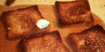 бутерброды со шпротами, соленым огурцом