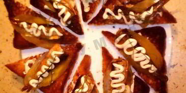 бутерброды со шпротами, соленым огурцом