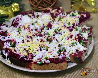 Бутерброды со свекольно-селедочной намазкой