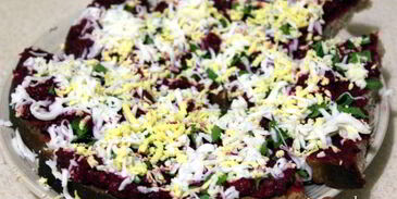 бутерброды со свекольно-селедочной намазкой