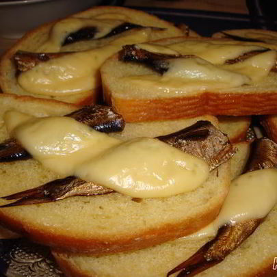 Бутерброды Сырные шпроты