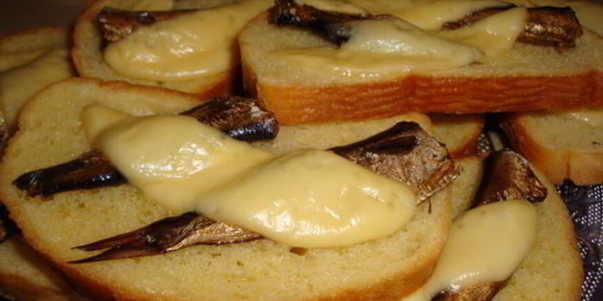 Рецепт бутербродов сырных шпроты