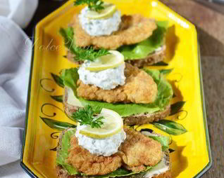 Датский бутерброд с жареным рыбным филе