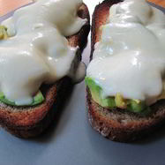 Рецепт Горячих бутербродов с авокадо и моцареллой