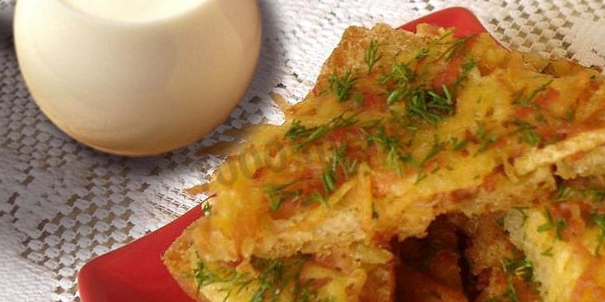 Рецепт горячих бутербродов с картошкой и колбасой на сковороде